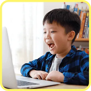 オンライン英会話でキャラクター先生と楽しく会話する子供たちの様子07