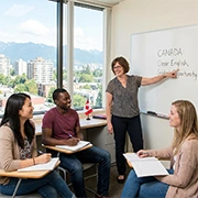 教育水準の高いカナダの語学学校で学ぶ留学生