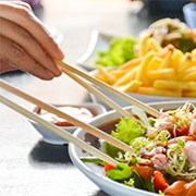 留学生向けの寮で提供される食事のイメージ